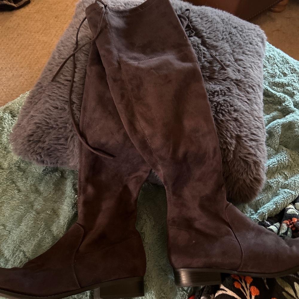 Charcoal grey pill on knees high suede boots